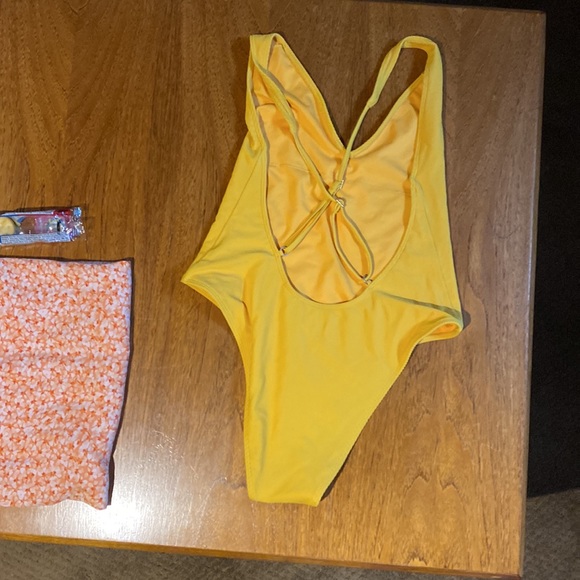 Abercrombie swimsuit - Picture 4 of 4